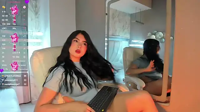 Snapshot of Sweety_Nicole_ chatting on 05-18-26, 02:56 Sweety Nicole online show from 05-18-26, 02:56