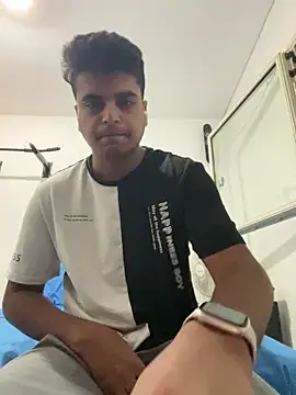 Snapshot of Noam7080z chatting on 11-21-25, 02:49 Noam7080z online show from 11-21-25, 02:49