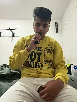 Snapshot of Noam7080z chatting on 01-17-26, 11:37 Noam7080z online show from 01-17-26, 11:37