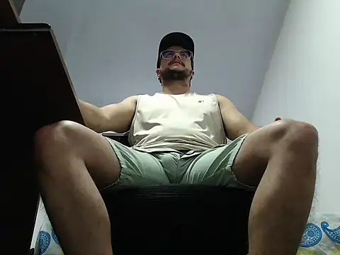 Snapshot of cloudsxxx chatting on 12-16-25, 02:11 cloudsxxx online show from 12-16-25, 02:11