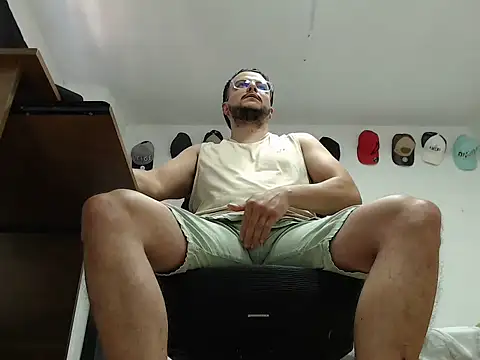 Snapshot of cloudsxxx chatting on 01-14-26, 03:06 cloudsxxx online show from 01-14-26, 03:06