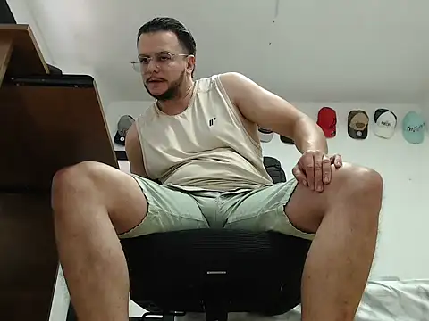 Snapshot of cloudsxxx chatting on 01-15-26, 01:48 cloudsxxx online show from 01-15-26, 01:48