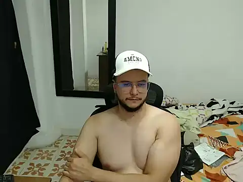 Snapshot of cloudsxxx chatting on 02-13-26, 10:39 cloudsxxx online show from 02-13-26, 10:39