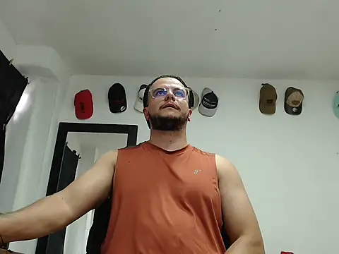 Snapshot of cloudsxxx chatting on 02-17-26, 09:32 cloudsxxx online show from 02-17-26, 09:32