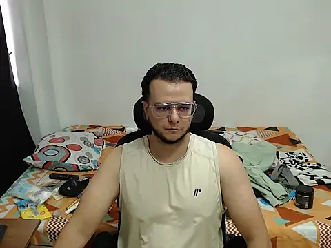 Snapshot of cloudsxxx chatting on 04-01-26, 04:04 cloudsxxx online show from 04-01-26, 04:04