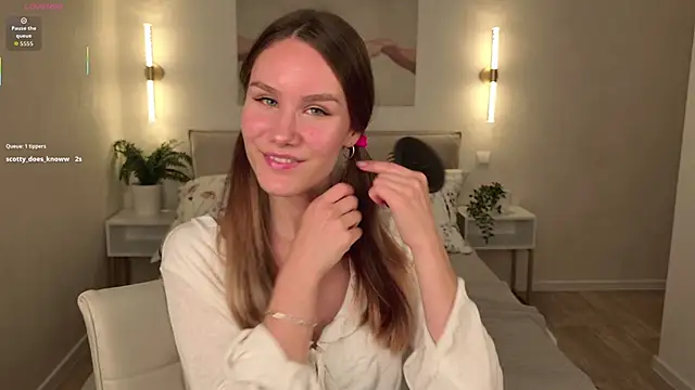 Snapshot of _Clare_Florence_ chatting on 10-11-25, 01:42  Clare Florence  online show from 10-11-25, 01:42