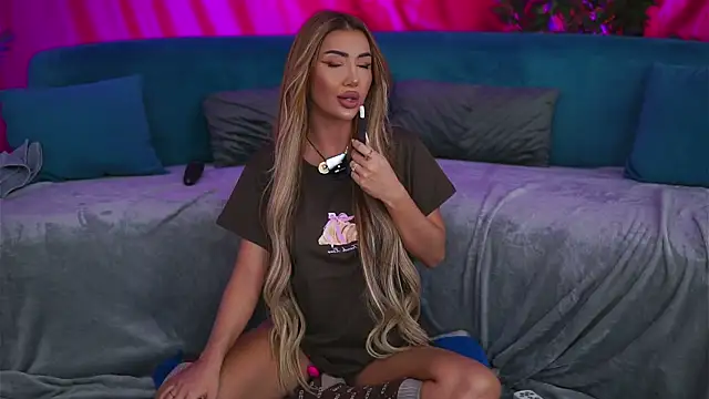 Snapshot of ZennySings chatting on 10-09-25, 01:31 ZennySings online show from 10-09-25, 01:31