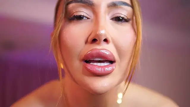 Snapshot of ZennySings chatting on 11-29-25, 12:30 ZennySings online show from 11-29-25, 12:30