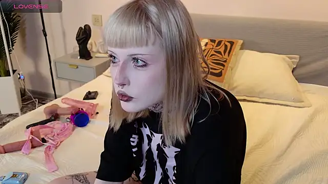 MilkMeSoftly online show from 06-25-26, 08:19