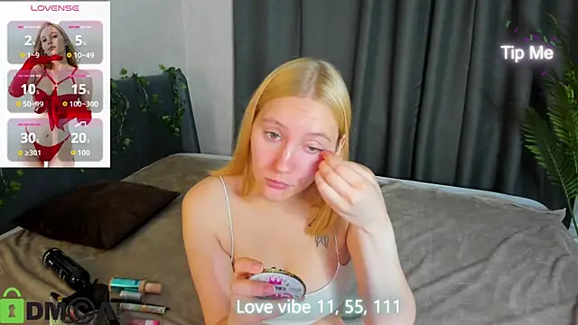 Anna Chelsea online show from 10-24-25, 01:03