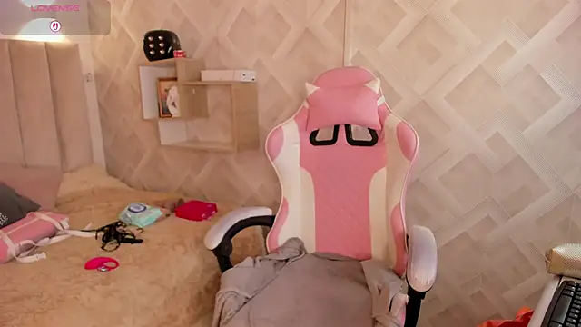 Clhoe Johnson online show from 04-21-26, 12:11