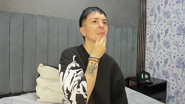  Hannah Hot online show from 11-30-25, 01:31