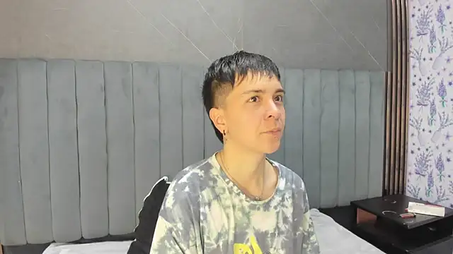  Hannah Hot online show from 12-17-25, 01:55