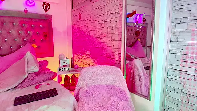 Snapshot of Bonn_Glow chatting on 02-14-26, 03:42 Bonn Glow online show from 02-14-26, 03:42