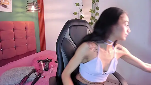 Snapshot of raven_smith_ chatting on 12-19-25, 04:41 raven smith online show from 12-19-25, 04:41