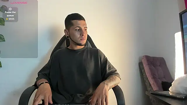 Snapshot of raven_smith_ chatting on 02-03-26, 05:16 raven smith online show from 02-03-26, 05:16