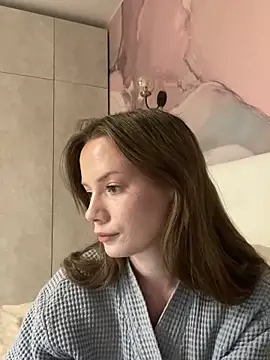 Rosie Holmes  online show from 10-11-25, 01:42