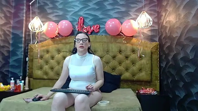 AvaNahomix online show from 09-10-25, 10:59