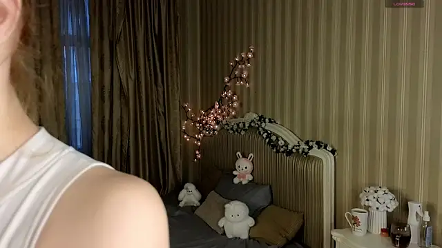 Juuulia  online show from 12-15-25, 12:31