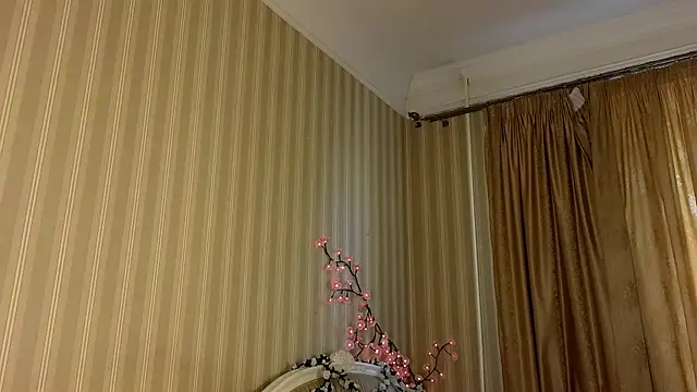 Juuulia  online show from 05-18-26, 03:18