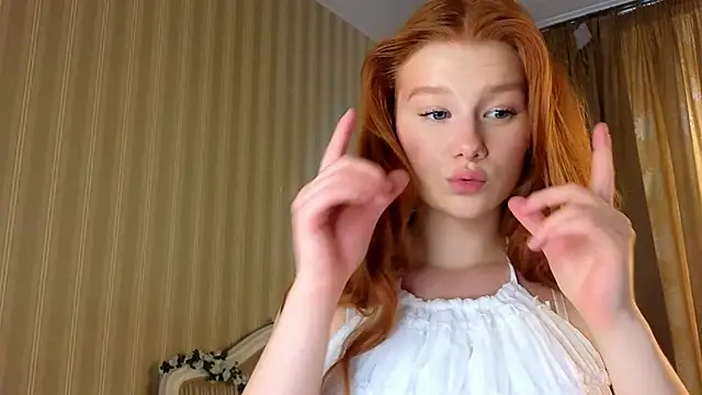 Juuulia  online show from 06-12-26, 03:44