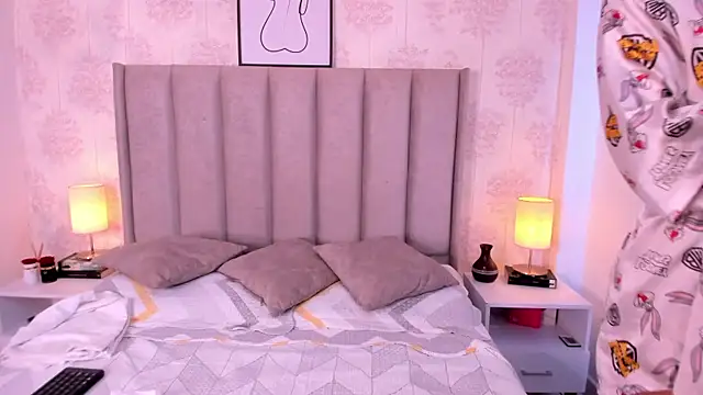 ShaynaHosk online show from 06-25-26, 07:40