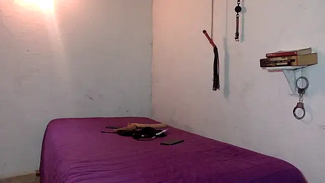 Snapshot of indomitaFox chatting on 04-06-26, 04:46 indomitaFox online show from 04-06-26, 04:46