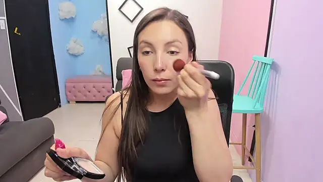 Snapshot of paula_miler1 chatting on 11-04-25, 01:43 paula miler1 online show from 11-04-25, 01:43