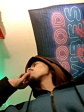 Snapshot of MeTazty294 chatting on 11-12-25, 04:24 MeTazty294 online show from 11-12-25, 04:24