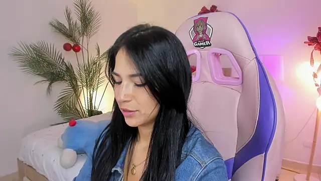 Hadid Jimenez  online show from 12-18-25, 04:46