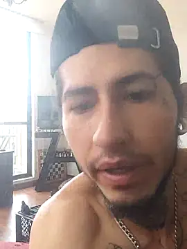 Snapshot of Tattoboy19cm chatting on 09-24-25, 02:20 Tattoboy19cm online show from 09-24-25, 02:20