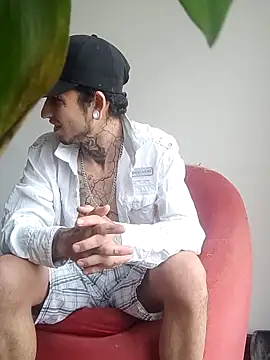 Snapshot of Tattoboy19cm chatting on 10-04-25, 03:21 Tattoboy19cm online show from 10-04-25, 03:21