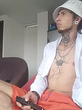 Snapshot of Tattoboy19cm chatting on 10-10-25, 03:11 Tattoboy19cm online show from 10-10-25, 03:11