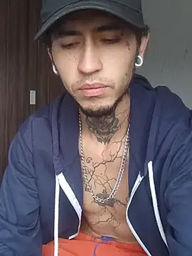 Snapshot of Tattoboy19cm chatting on 10-21-25, 03:24 Tattoboy19cm online show from 10-21-25, 03:24