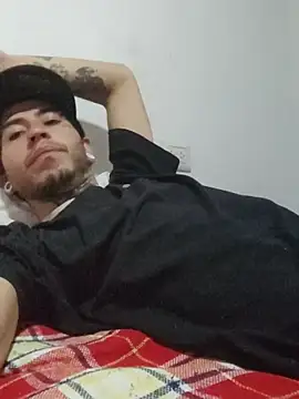 Snapshot of Tattoboy19cm chatting on 11-18-25, 07:18 Tattoboy19cm online show from 11-18-25, 07:18