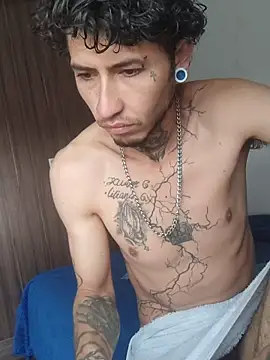 Snapshot of Tattoboy19cm chatting on 11-27-25, 05:48 Tattoboy19cm online show from 11-27-25, 05:48