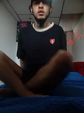 Snapshot of Tattoboy19cm chatting on 12-14-25, 01:38 Tattoboy19cm online show from 12-14-25, 01:38