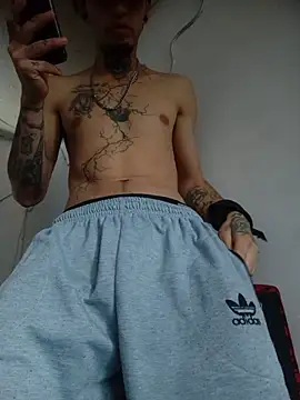 Snapshot of Tattoboy19cm chatting on 12-18-25, 02:01 Tattoboy19cm online show from 12-18-25, 02:01