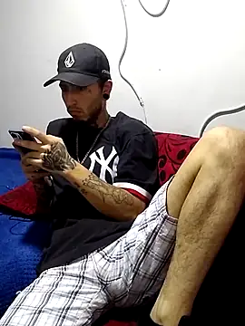 Snapshot of Tattoboy19cm chatting on 02-12-26, 10:05 Tattoboy19cm online show from 02-12-26, 10:05