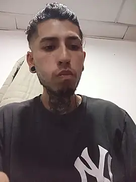 Snapshot of Tattoboy19cm chatting on 03-05-26, 05:14 Tattoboy19cm online show from 03-05-26, 05:14