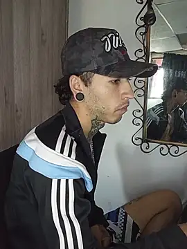 Snapshot of Tattoboy19cm chatting on 05-28-26, 07:55 Tattoboy19cm online show from 05-28-26, 07:55