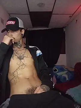 Snapshot of Tattoboy19cm chatting on 06-11-26, 12:32 Tattoboy19cm online show from 06-11-26, 12:32