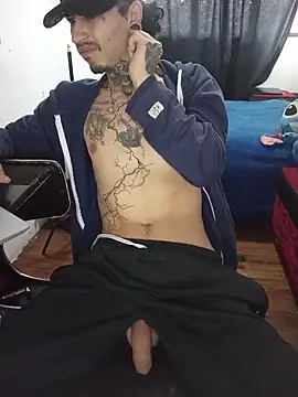 Snapshot of Tattoboy19cm chatting on 06-11-26, 04:38 Tattoboy19cm online show from 06-11-26, 04:38