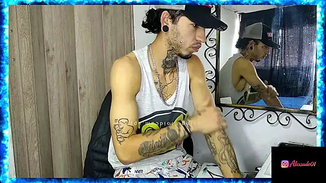 Snapshot of Tattoboy19cm chatting on 06-19-26, 07:28 Tattoboy19cm online show from 06-19-26, 07:28