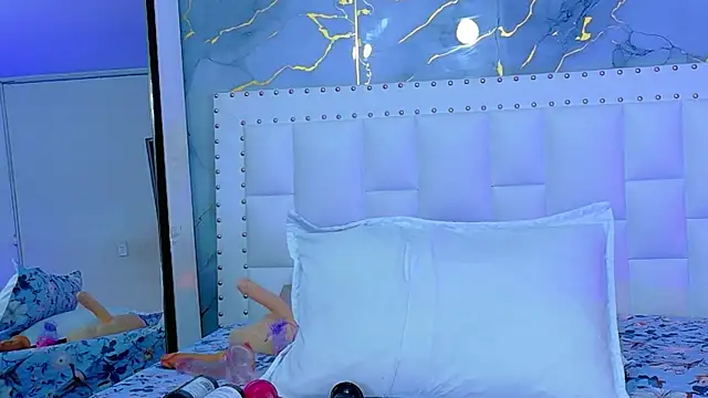 cutepetitee online show from 04-22-26, 07:48