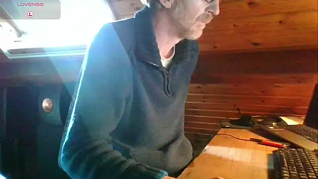 Snapshot of Vrenico-SC chatting on 02-27-26, 02:17 Vrenico-SC online show from 02-27-26, 02:17