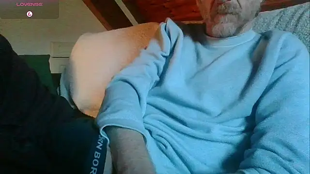 Snapshot of Vrenico-SC chatting on 03-03-26, 04:13 Vrenico-SC online show from 03-03-26, 04:13