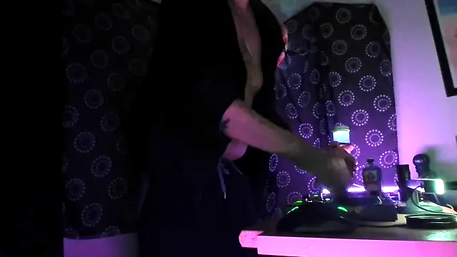 DjDiCKmannOnE online show from 11-29-25, 02:03