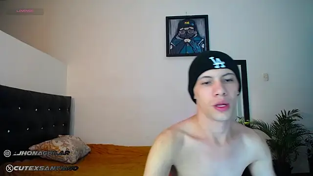 Snapshot of santiago_cutex chatting on 09-19-25, 04:25 santiago cutex online show from 09-19-25, 04:25
