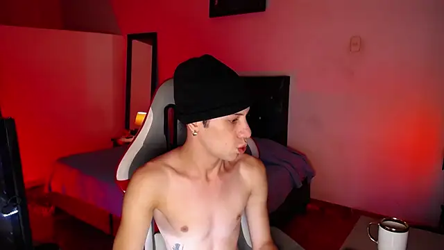 Snapshot of santiago_cutex chatting on 07-25-26, 02:36 santiago cutex online show from 07-25-26, 02:36